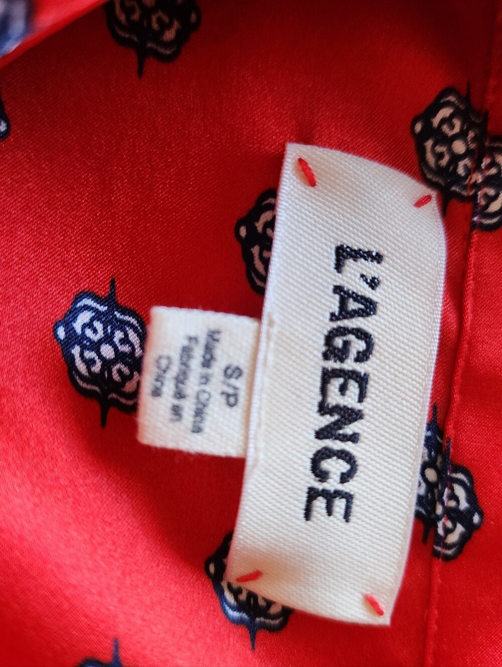 L'AGENCE Jil Women's 100% Silk Charmeuse Blouse Royal Red Print 3/4 Sleeve S - Picture 4 of 9